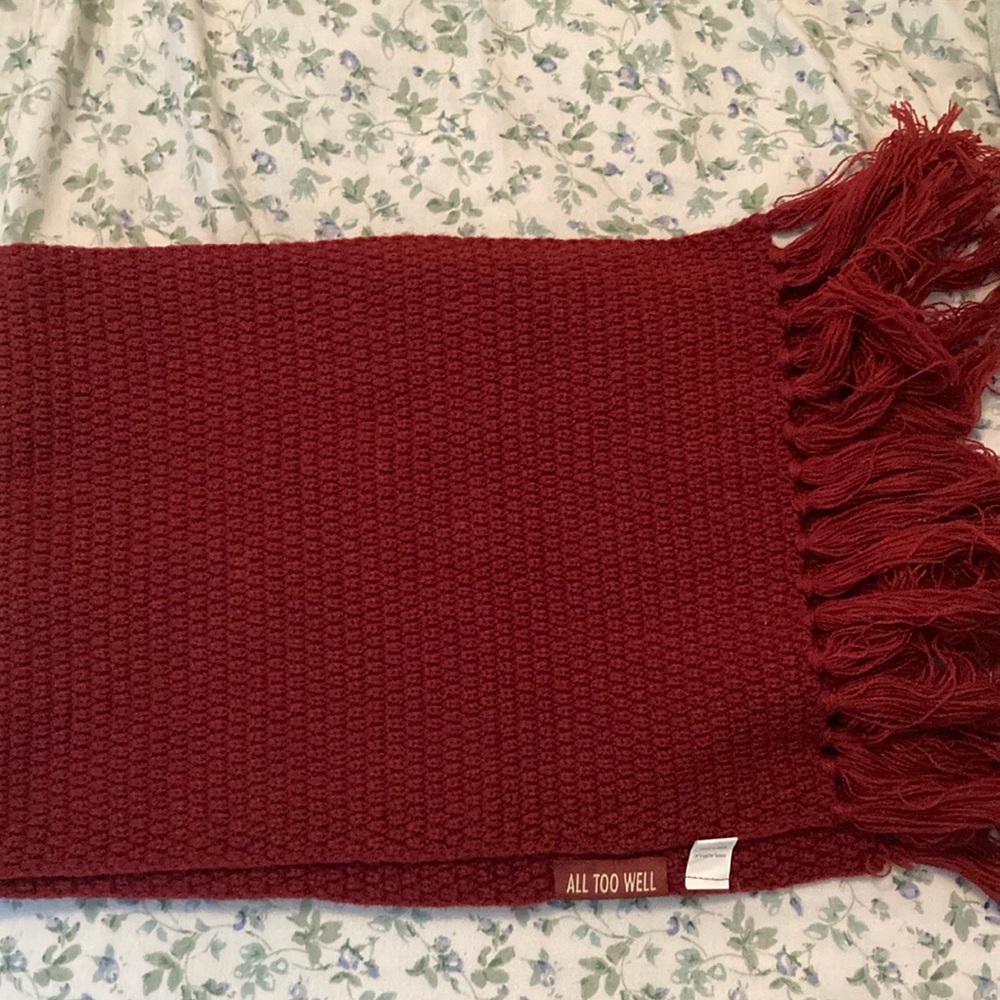 Taylor Swift All Too Well Scarf - Pristine Condition